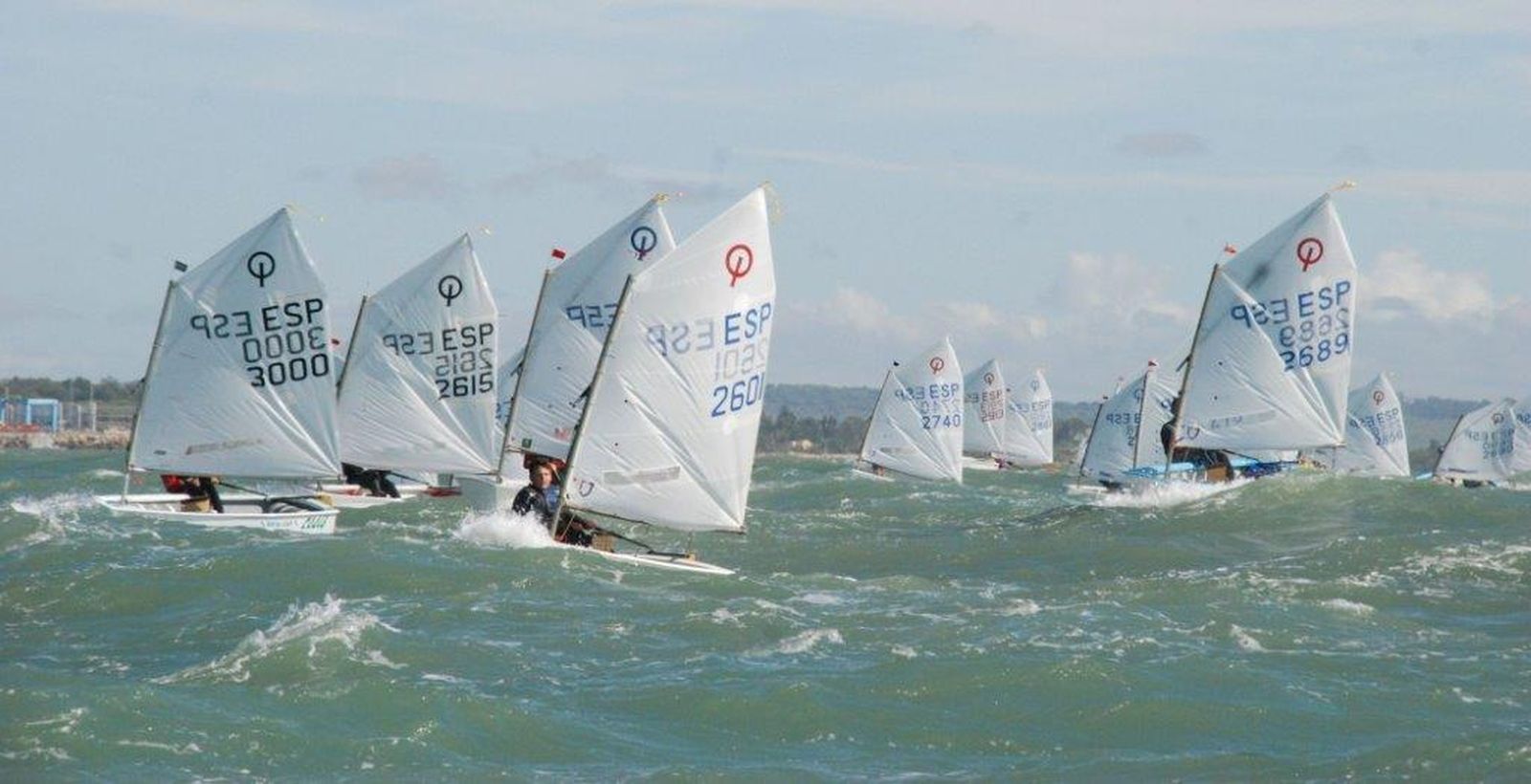 Imágenes de la tercera y última jornada del III Trofeo de la Hispanidad de Óptimist en la Bahía de Cádiz
