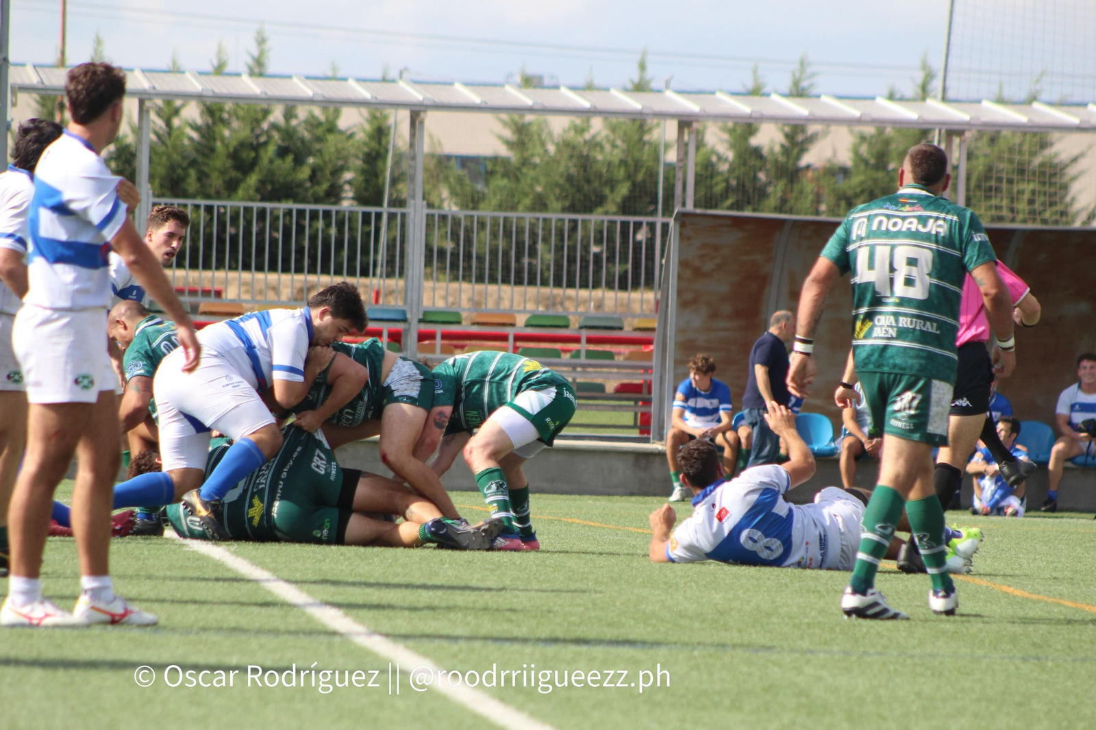 Jugada del duelo entre el Jaén Rugby y el Olímpico de Pozuelo.