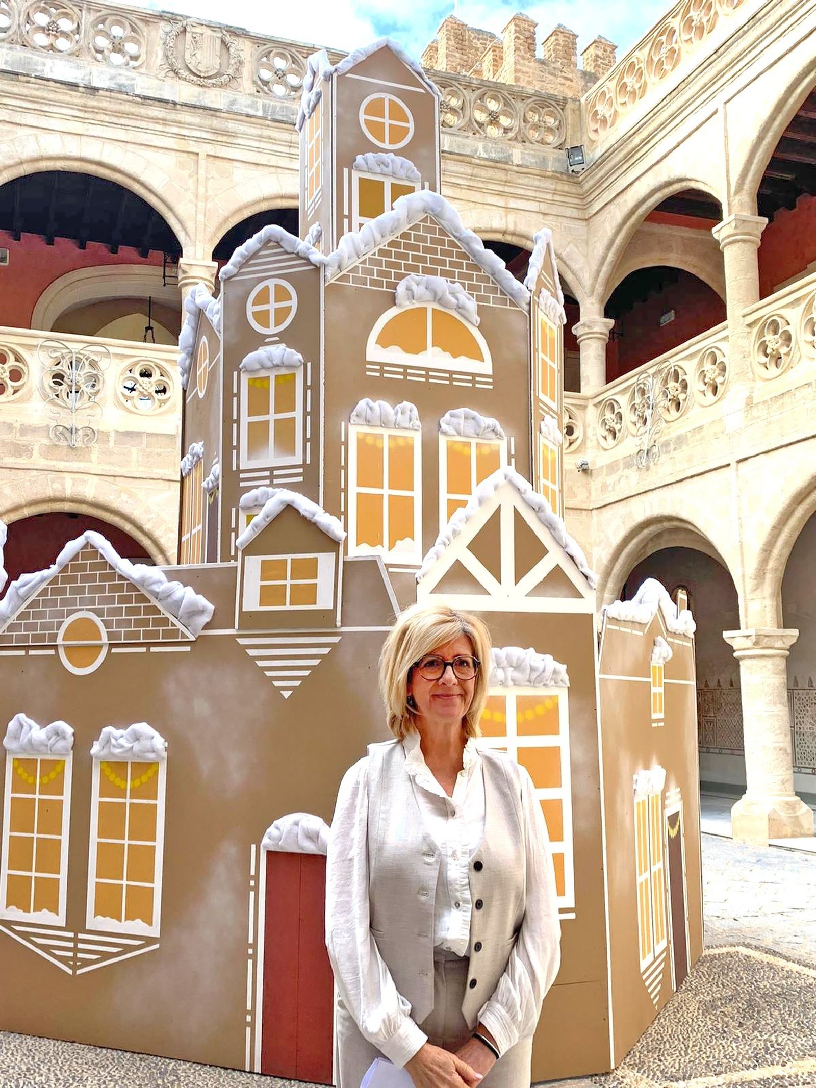 La delegada de Fiestas, Esther García, presentó el programa de Navidad de Rota.