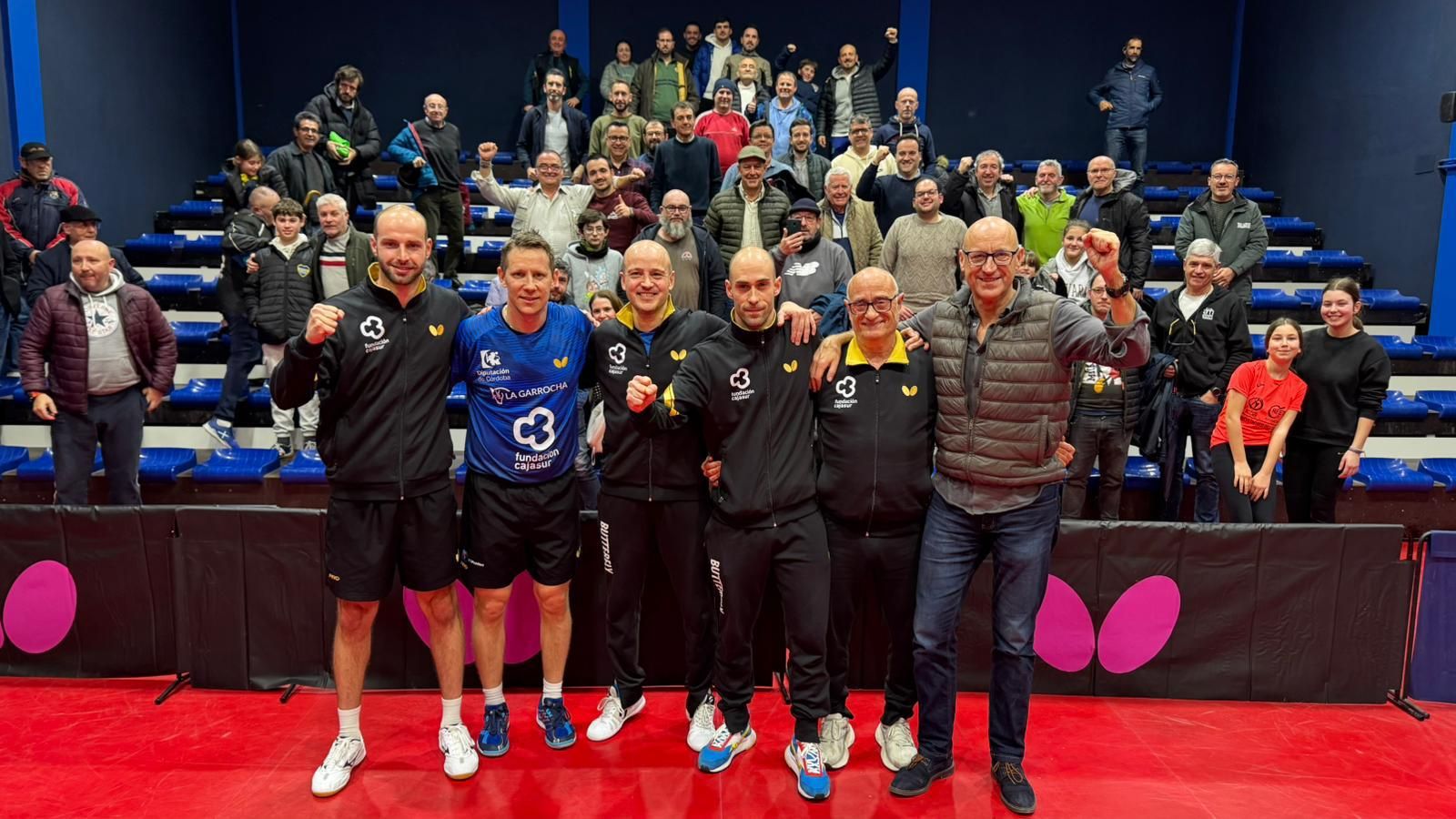 Los jugadores del Priego Fundación Kutxabank celebran su triunfo en la Copa de Europa.