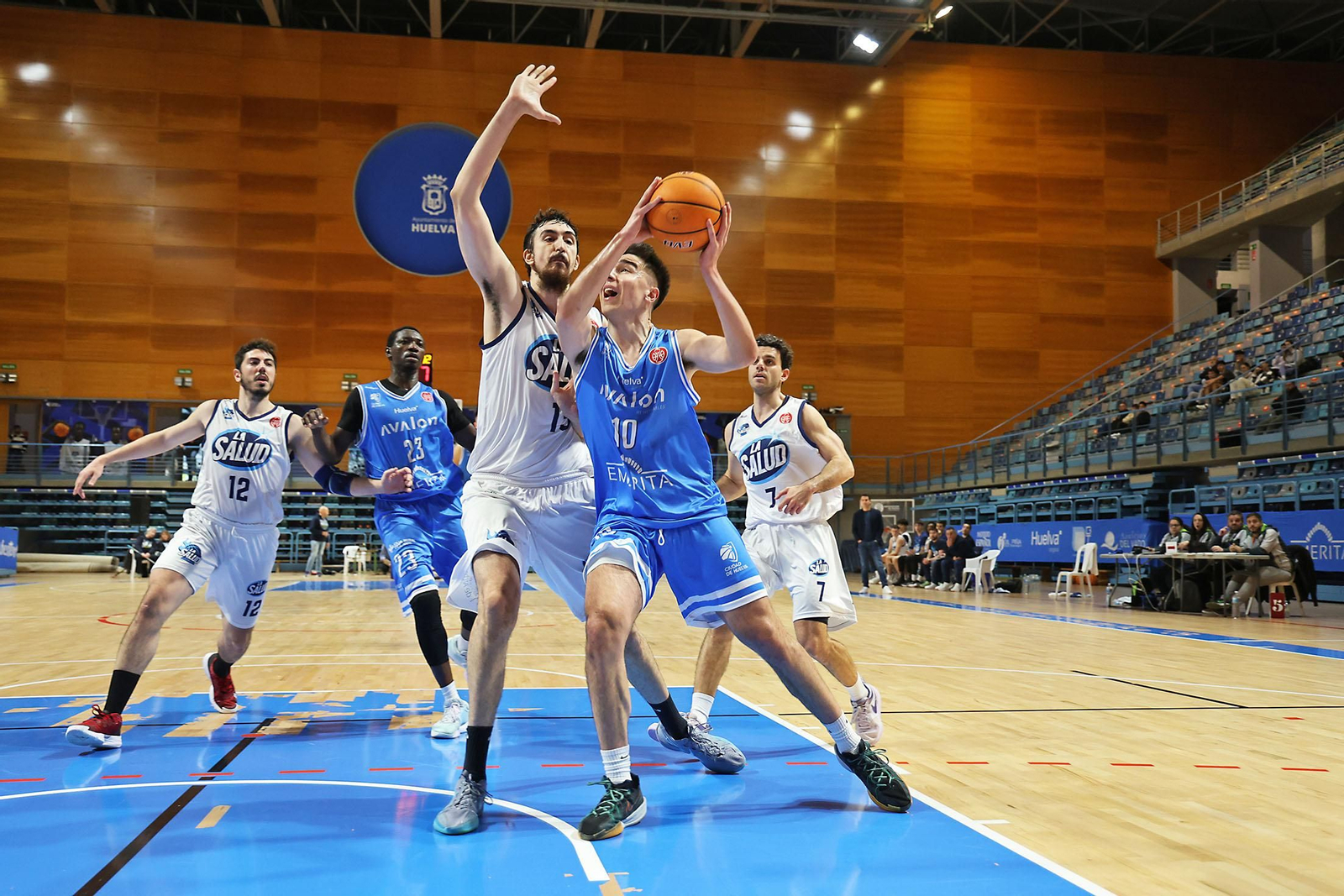Imágenes del partido de baloncesto entre el Ciudad de Huelva y La Salud Archena