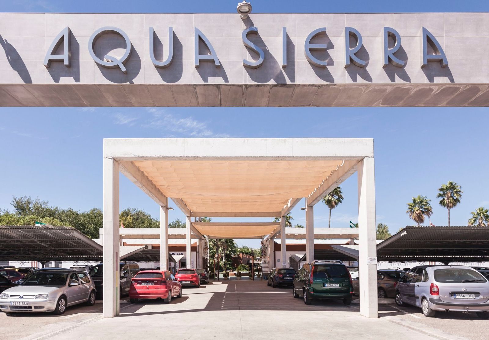 Entrada al parque acuático Aquasierra.