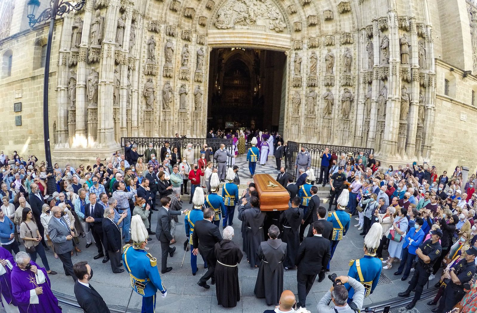 Sevilla despide al Cardenal Carlos Amigo Vallejo, todas las imágenes