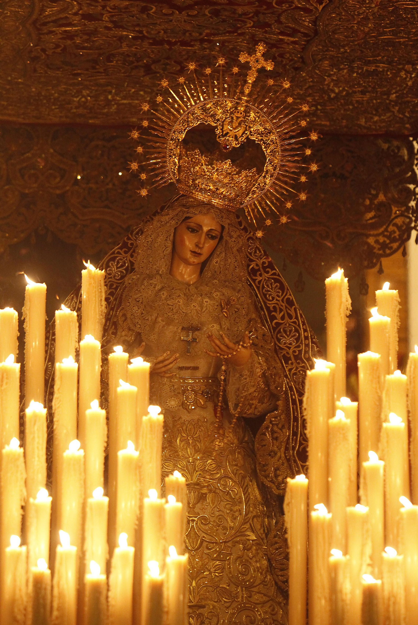 La Virgen del Patrocinio tiene la impronta de Álvarez Duarte, a la vez que evoca a la antigua Señorita de Triana.
