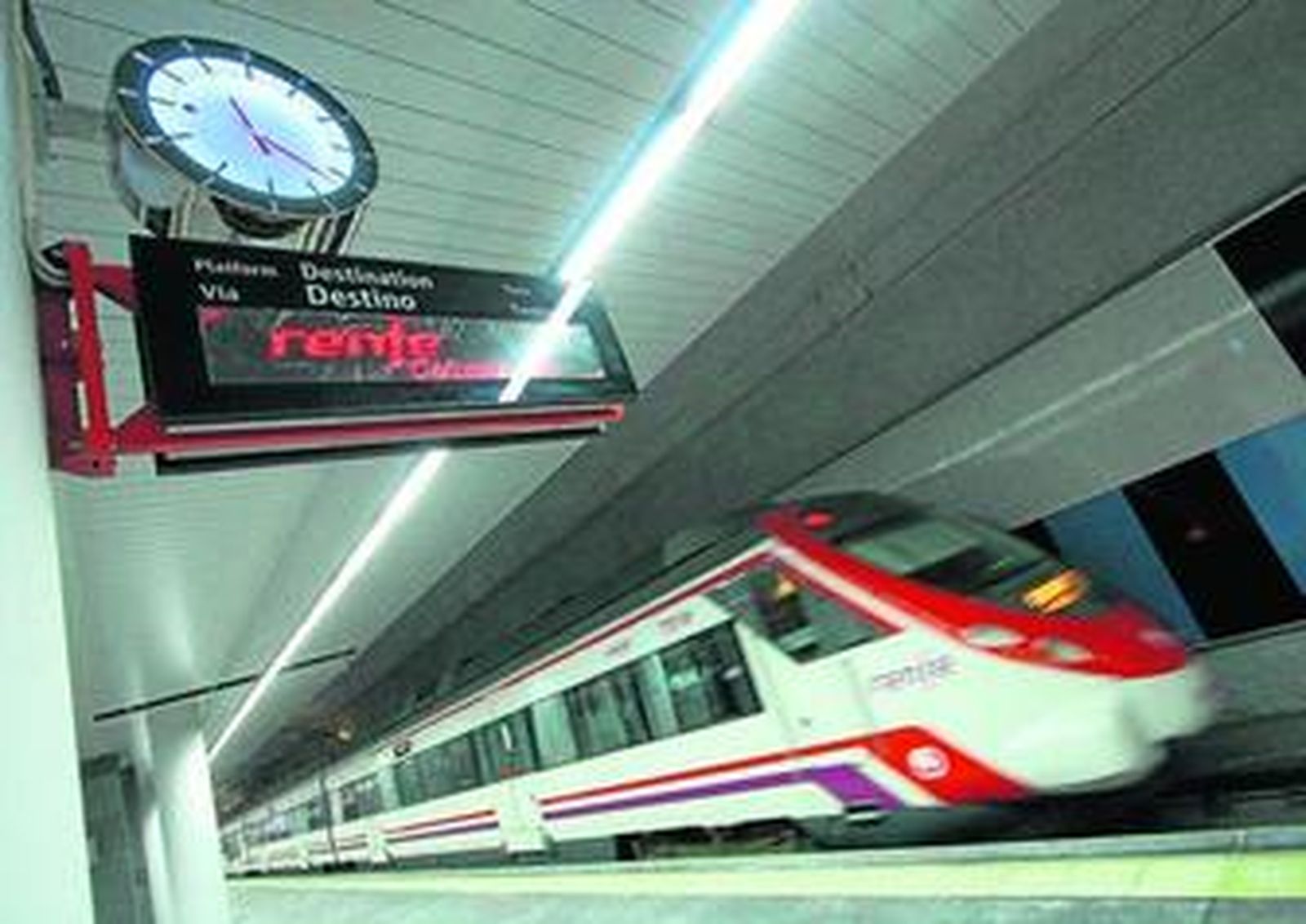 Imagen del tren de la línea de Cercanías Málaga-Fuengirola.
