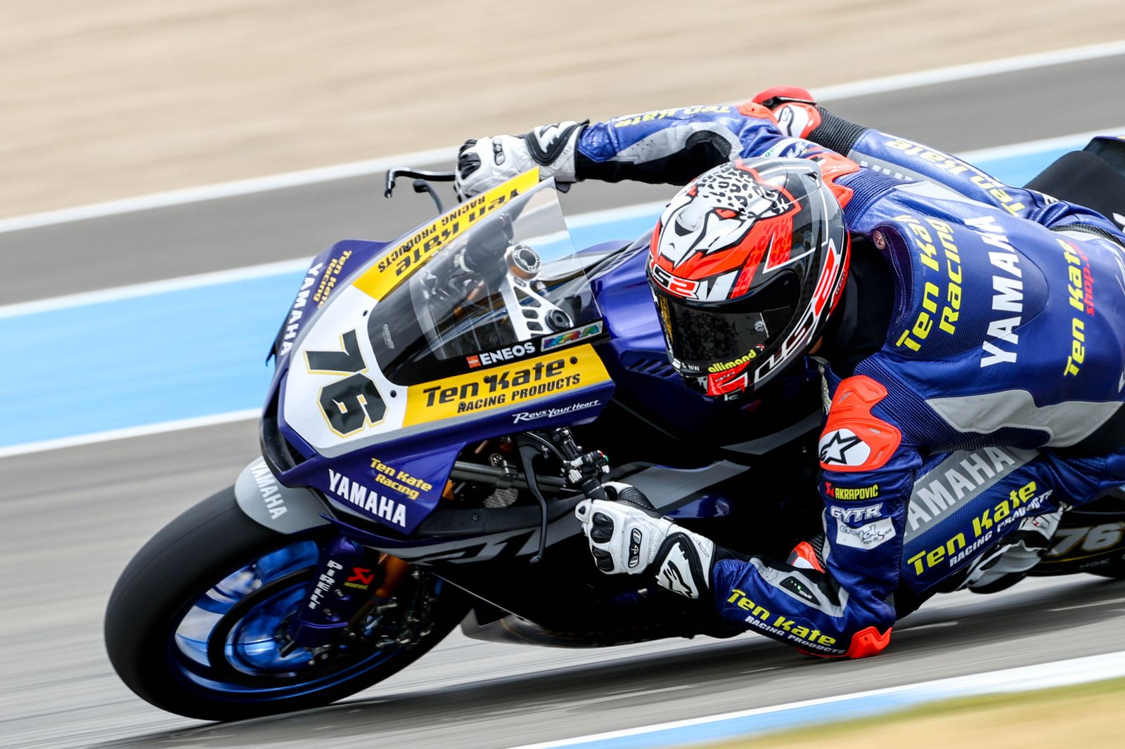 Loris Baz superó con su Yamaha a todas las motos oficiales de fábrica en el inicio del Mundial SBK en Jerez.