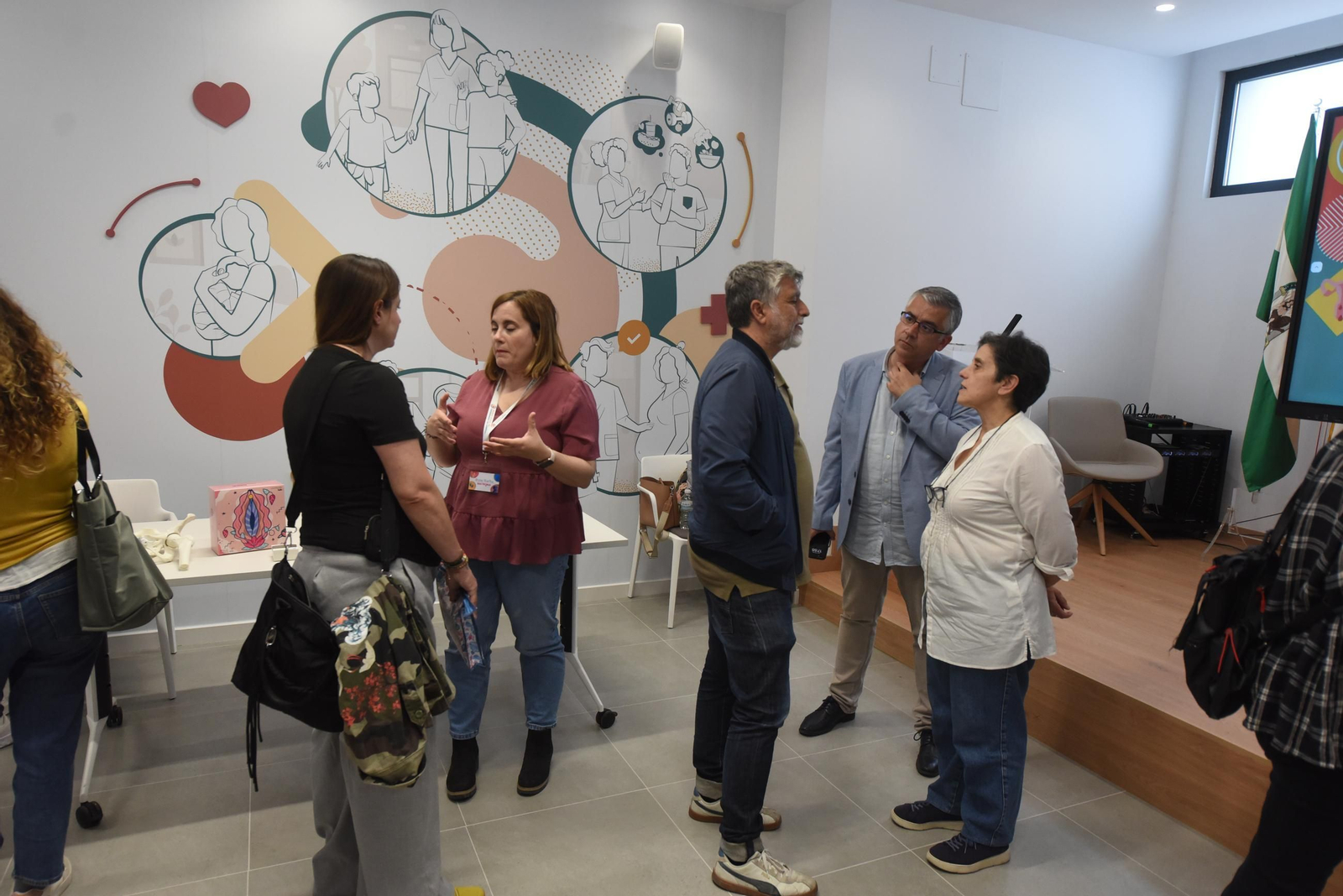 Córdoba celebra el Día de la Matrona con una sesión de 'belly painting'