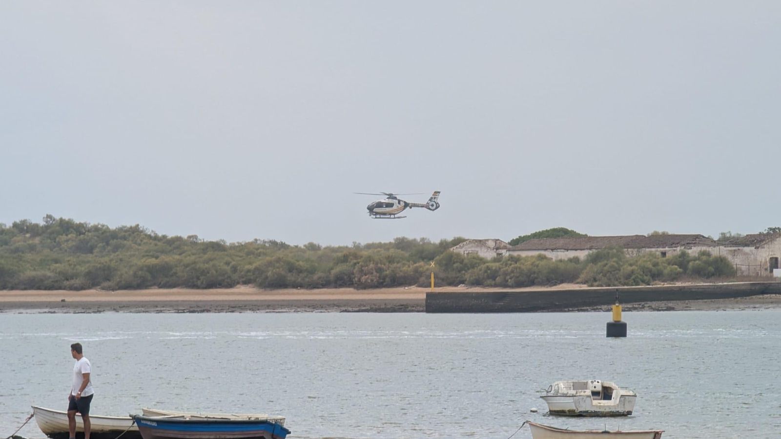Helicóptero sobre El Rompido.