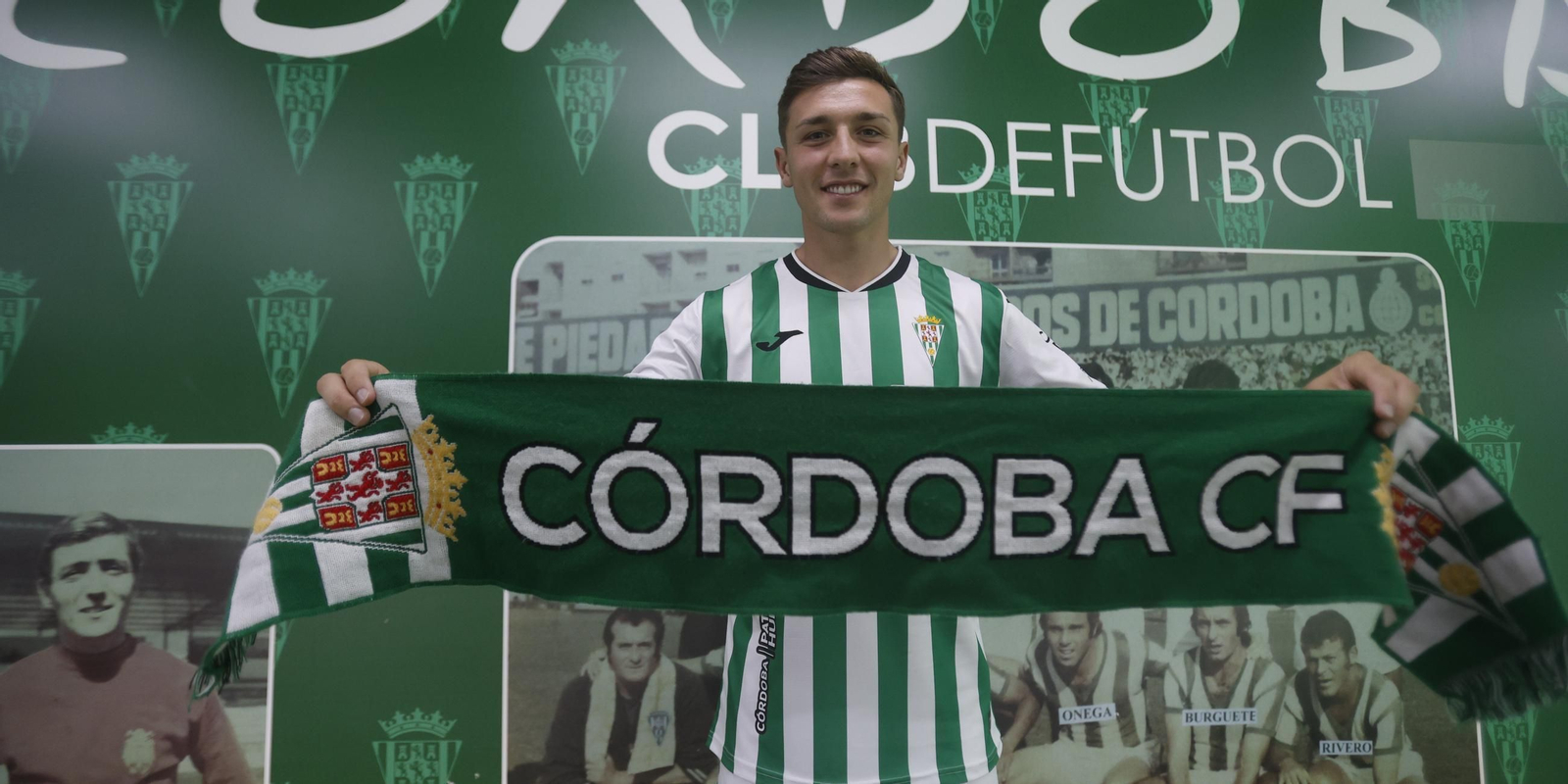 Alberto del Moral, en su presentación como nuevo jugador del Córdoba CF.