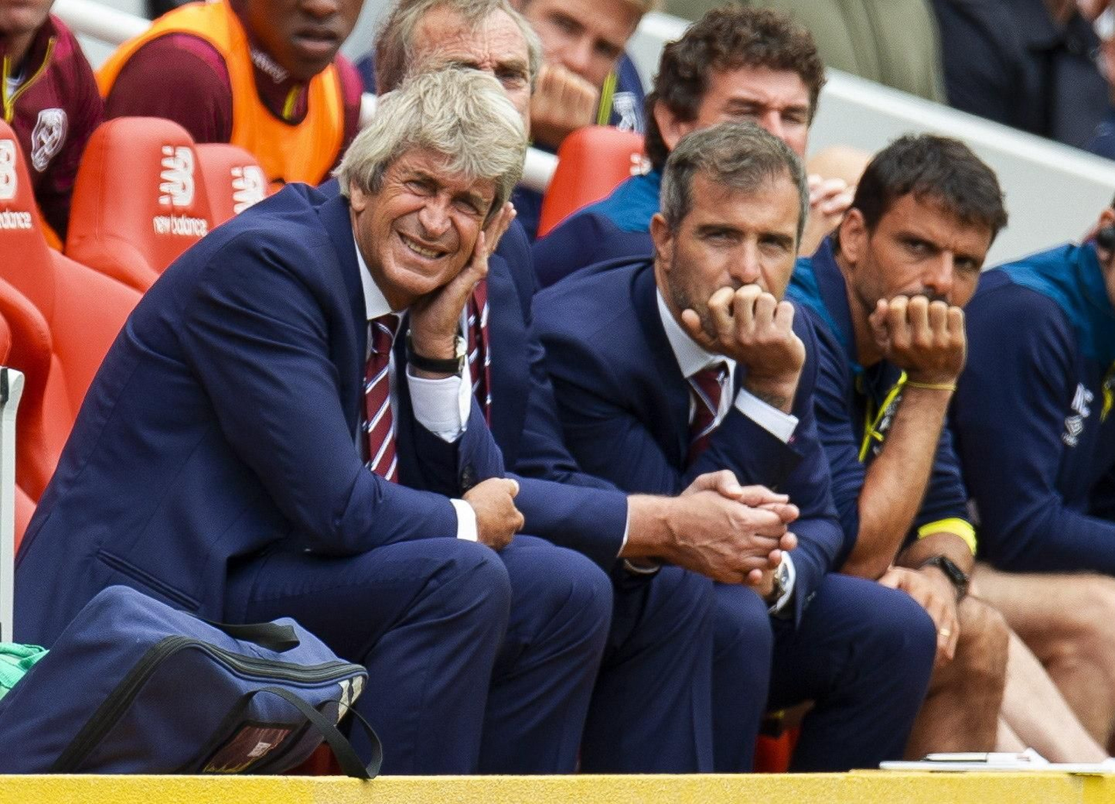 Manuel Pellegrini, Rubén Cousillas y Enzo Maresca, durante un encuentro de la Premier League en las filas del West Ham.