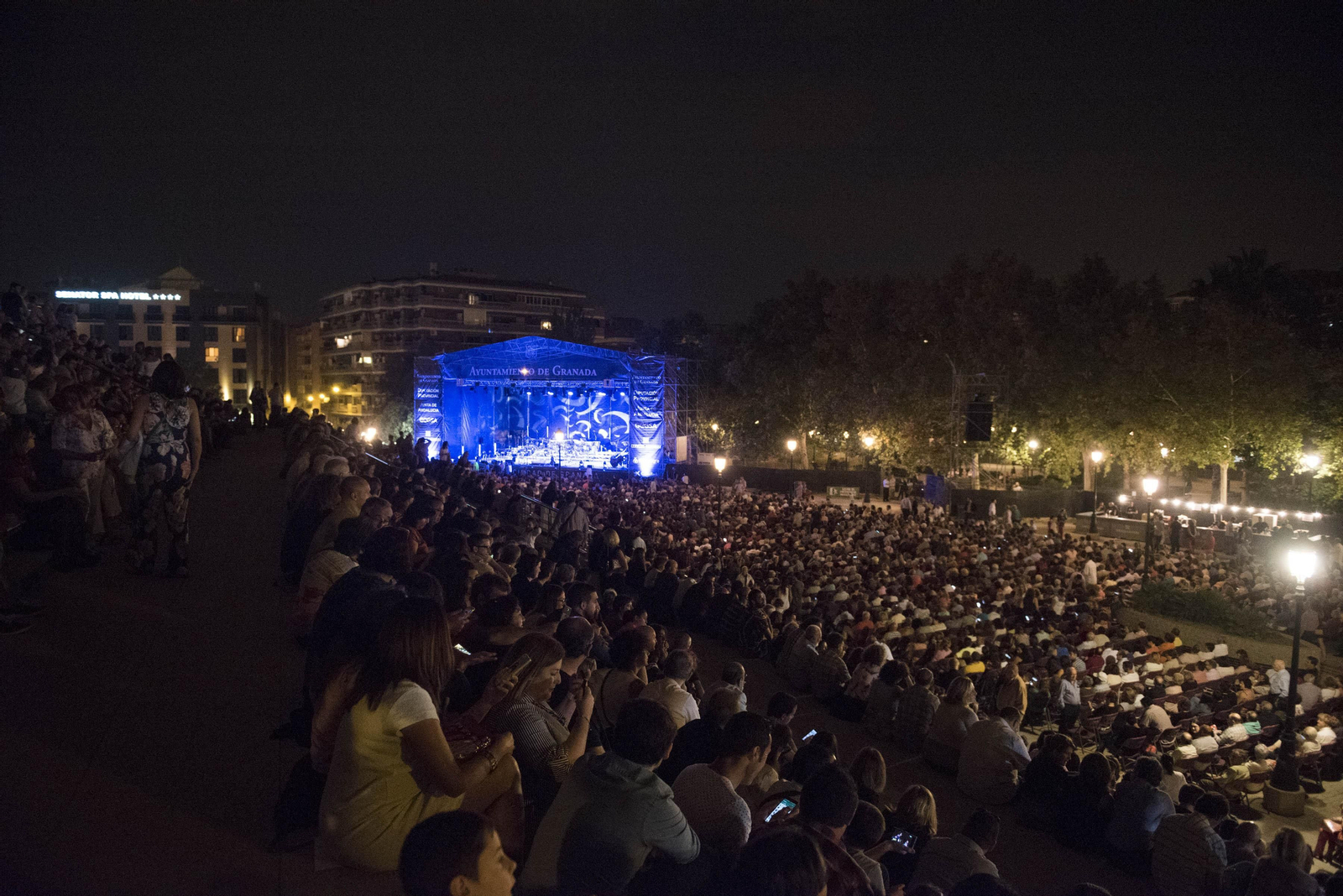 El tenor granadino José Manuel Zapata le puso la voz al concierto.