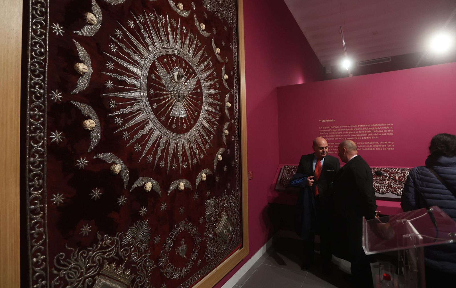 Exposición sobre la restauración del palio de la Virgen del Valle