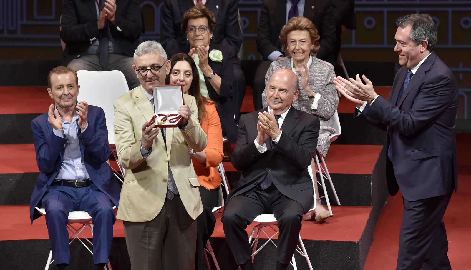 Las imágenes de la entrega de las Medallas de la Ciudad de Sevilla
