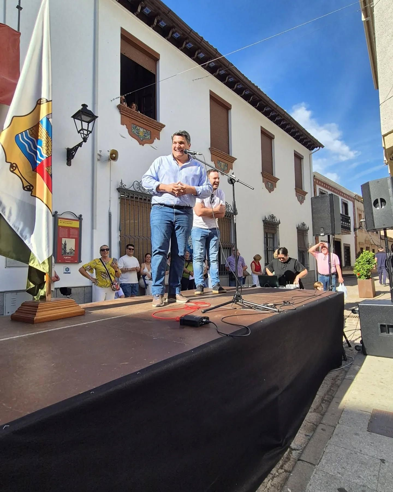 Marmolejo celebra su independencia con la interpretación de su himno, en imágenes