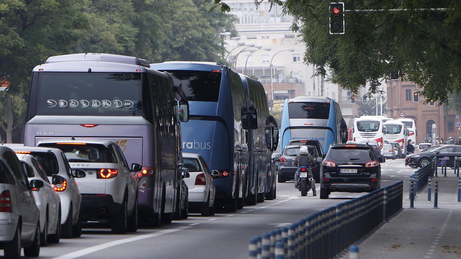 Otro momento de la marcha por el Paseo de Colón.