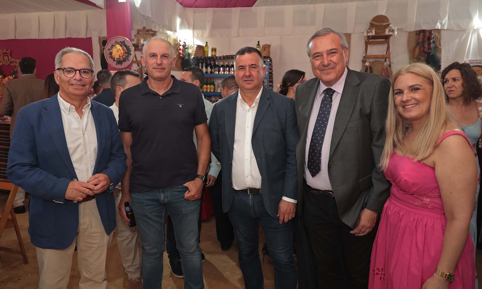 Imágenes de la copa de autoridades y medios de comunicación en la caseta municipal de la Feria Real de Algeciras 2024