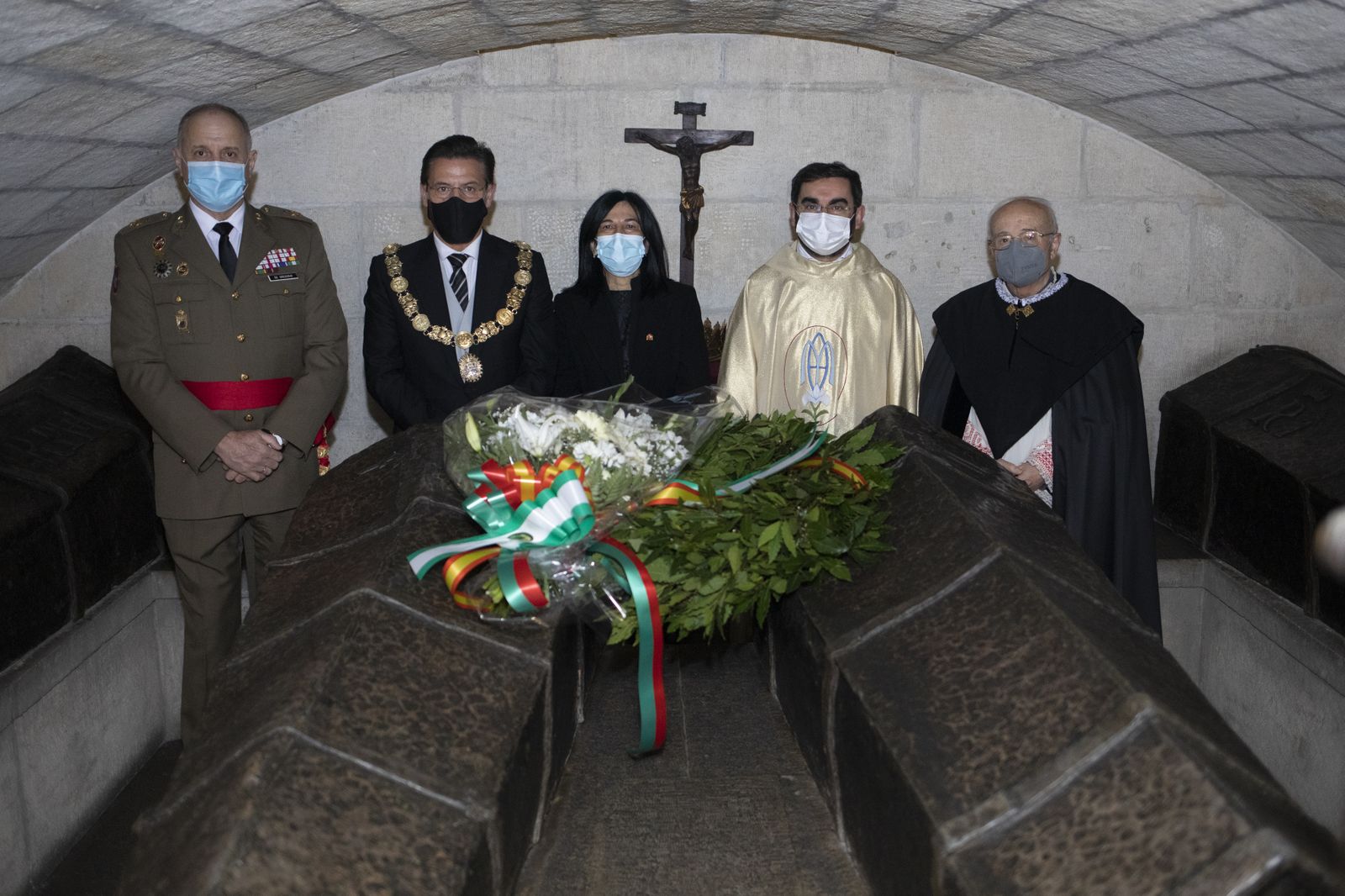 Fotos de la Toma de Granada: La tremolación más íntima del Pendón en el interior de la Capilla Real