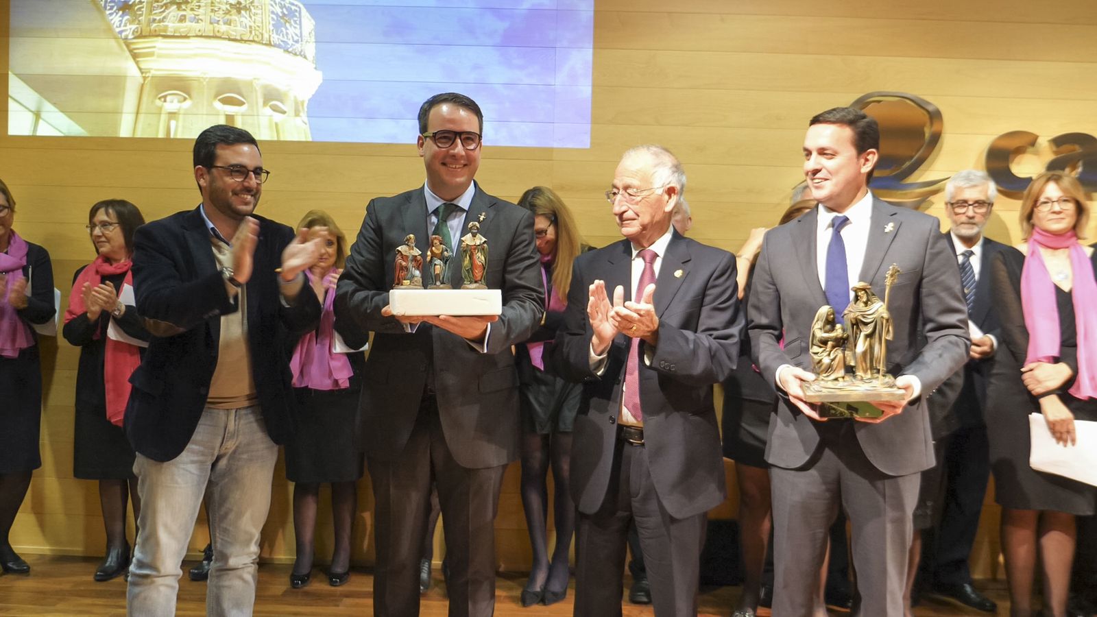 Obsequio de la Asociación de los Amigos del Belén a los protagonistas.