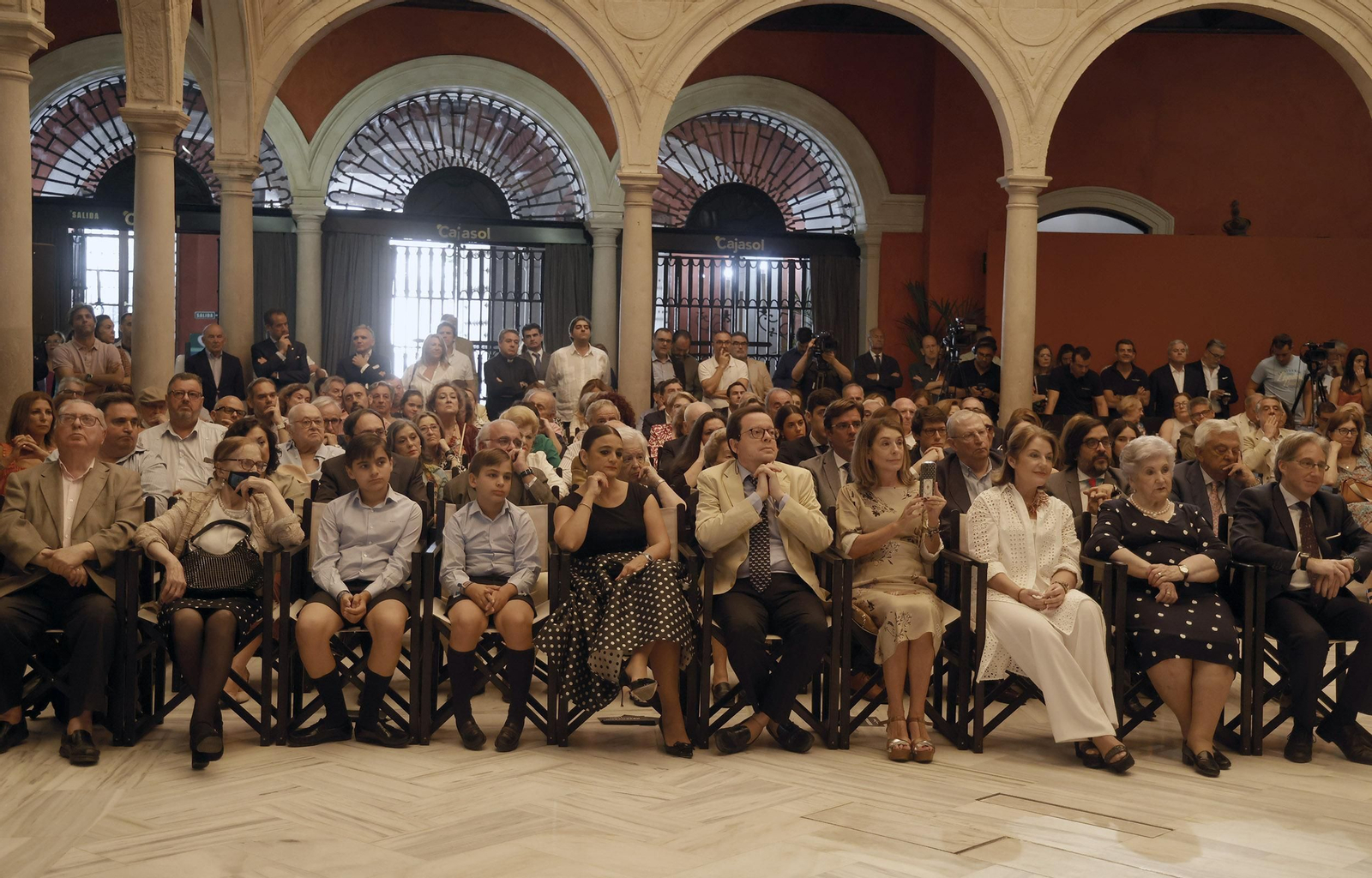 Presentación del libro  'Juan Robles, la sonrisa del tabernero' de Carlos Navarro, todas las imágenes