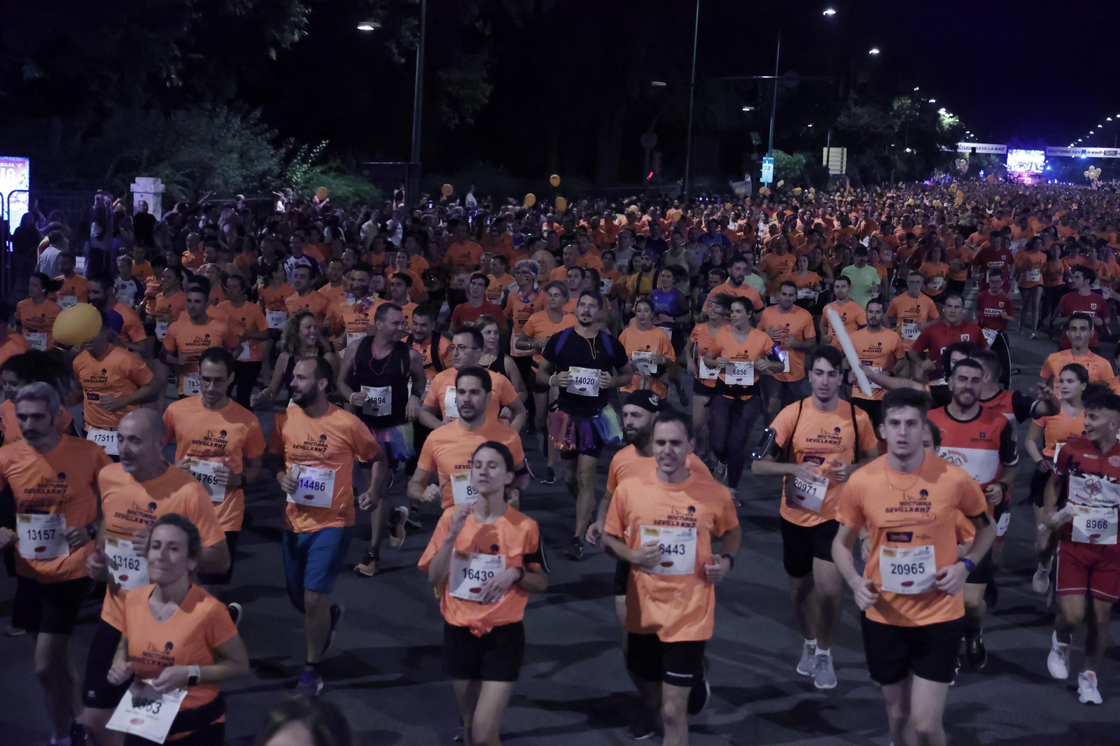 Búscate en la Carrera Nocturna de Sevilla (2)