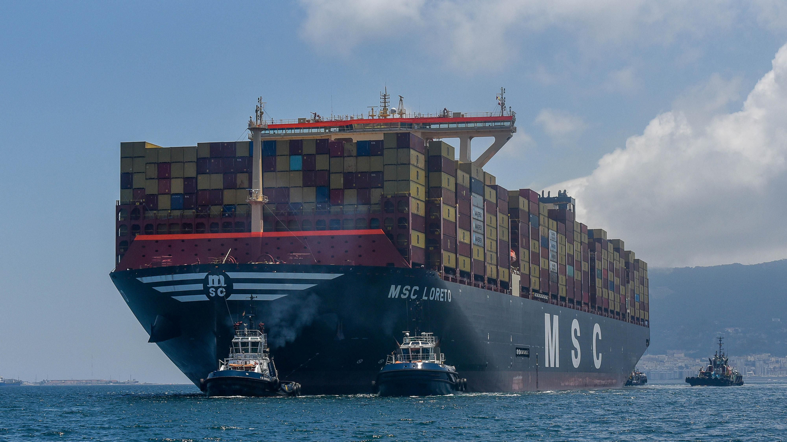 Fotos de la llegada del mayor portacontenedores del mundo el 'MSC Loreto' al puerto de Algeciras