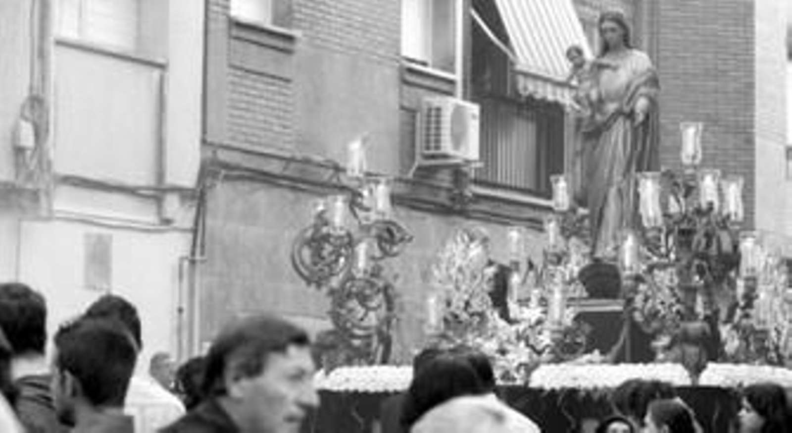 Velada cofrade en Viaplana Procesión con Santa María Madre de la IglesiaLa Vera Cruz en la Concepción