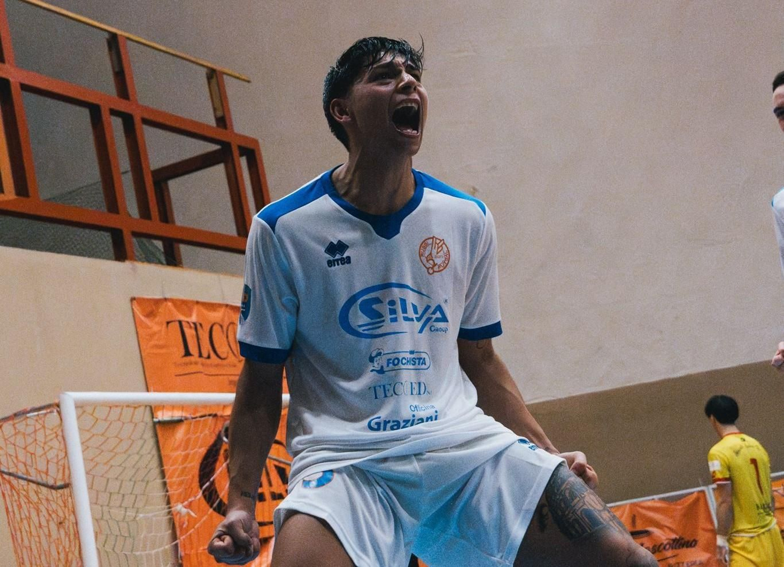 Pedro Flores celebra su primer gol con el Futsal Russi de la Seria A2. Pedro Flores celebra su primer gol con el Futsal Russi de la Seria A2.