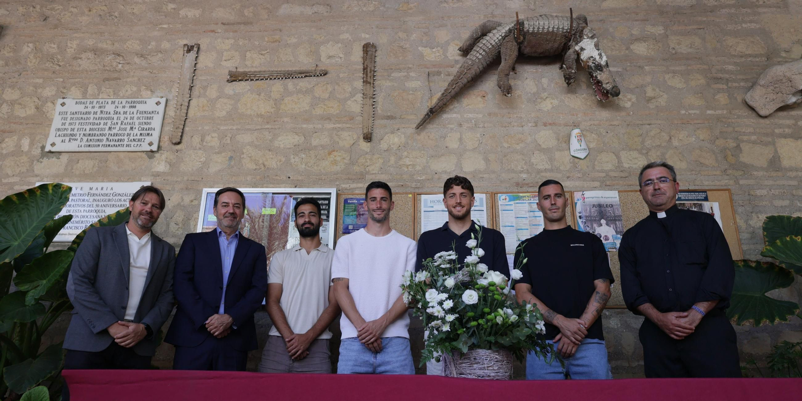 Los capitanes del Córdoba CF, en su visita al Santuario de la Virgen de La Fuensanta.