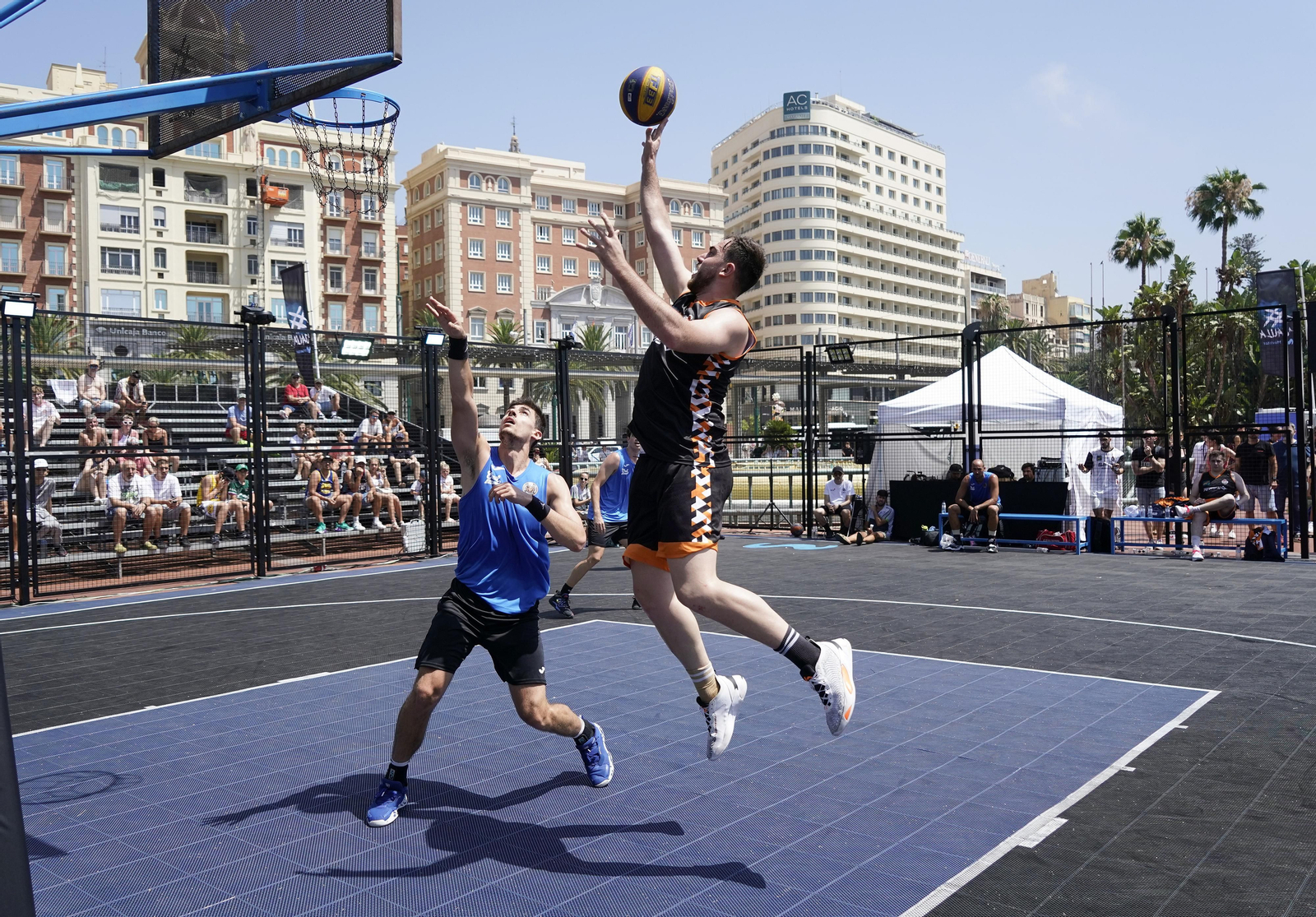 La Jaula Movistar promociona la Copa 2024 en Málaga
