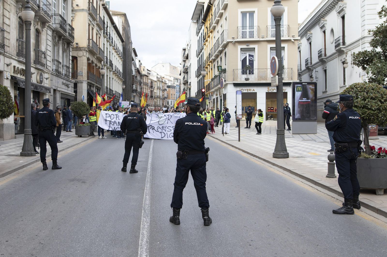 Así ha sido la huelga de los transportistas en Granada, en imágenes