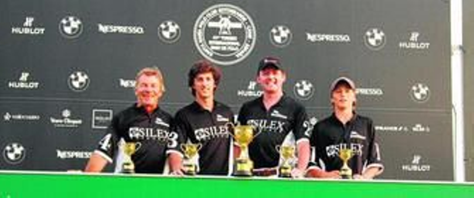 Silex, por tercera vez en este torneo, recoge el trofeo de campeón.