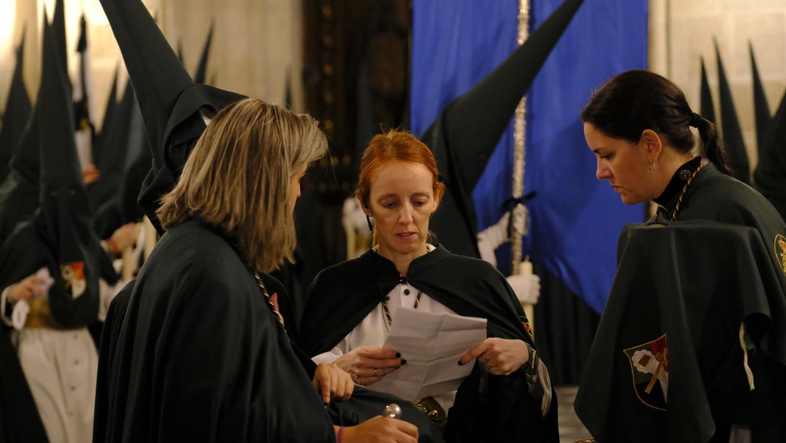 Estudiantes en la Semana Santa de Almería 2025