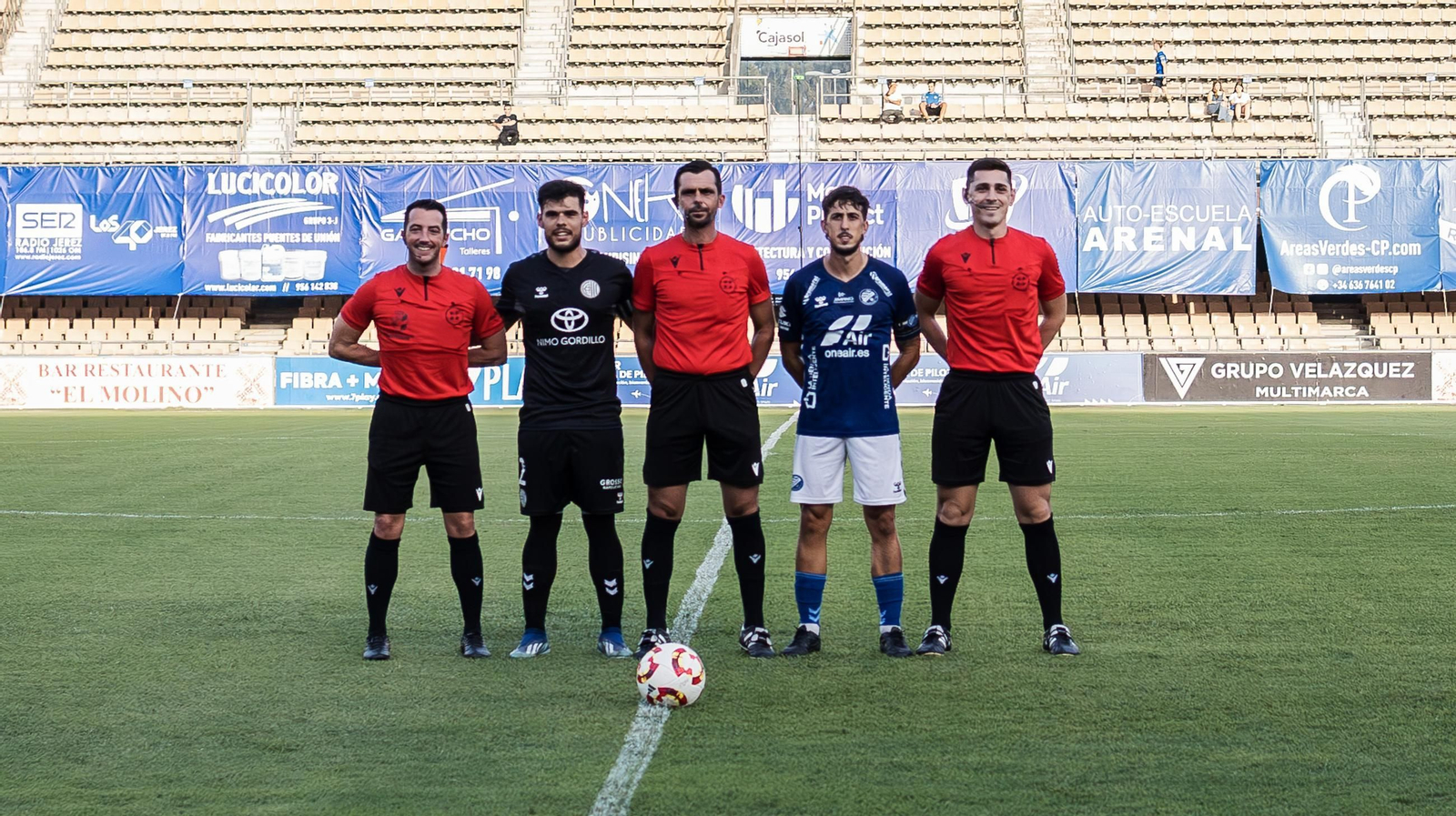 Imágenes del triunfo del Xerez DFC en el 34 Trofeo de la Vendimia
