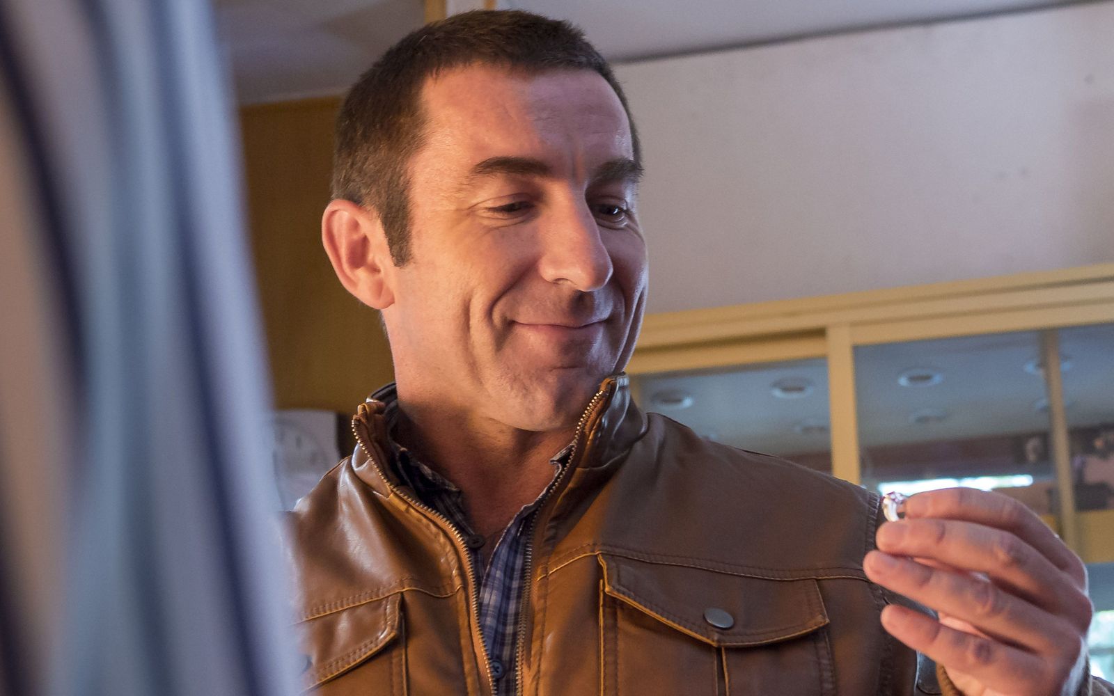 Antonio de la Torre (Málaga, 1968), en una escena de 'Abracadabra', de Pablo Berger.