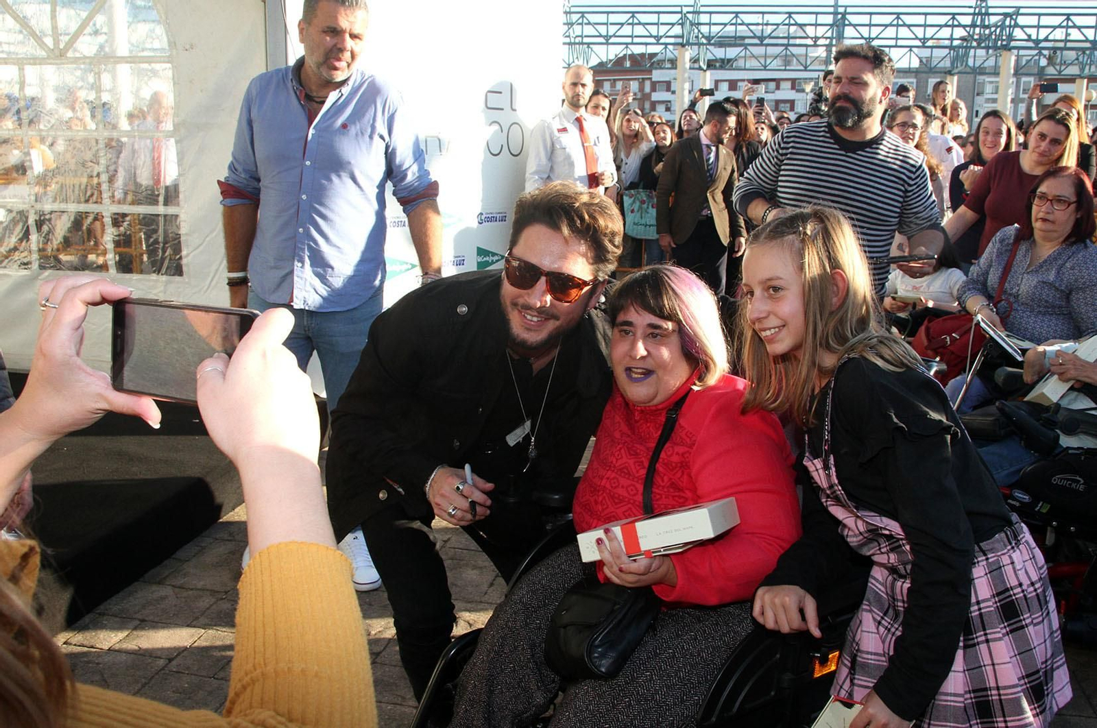 Manuel Carrasco firma sus discos, en imágenes