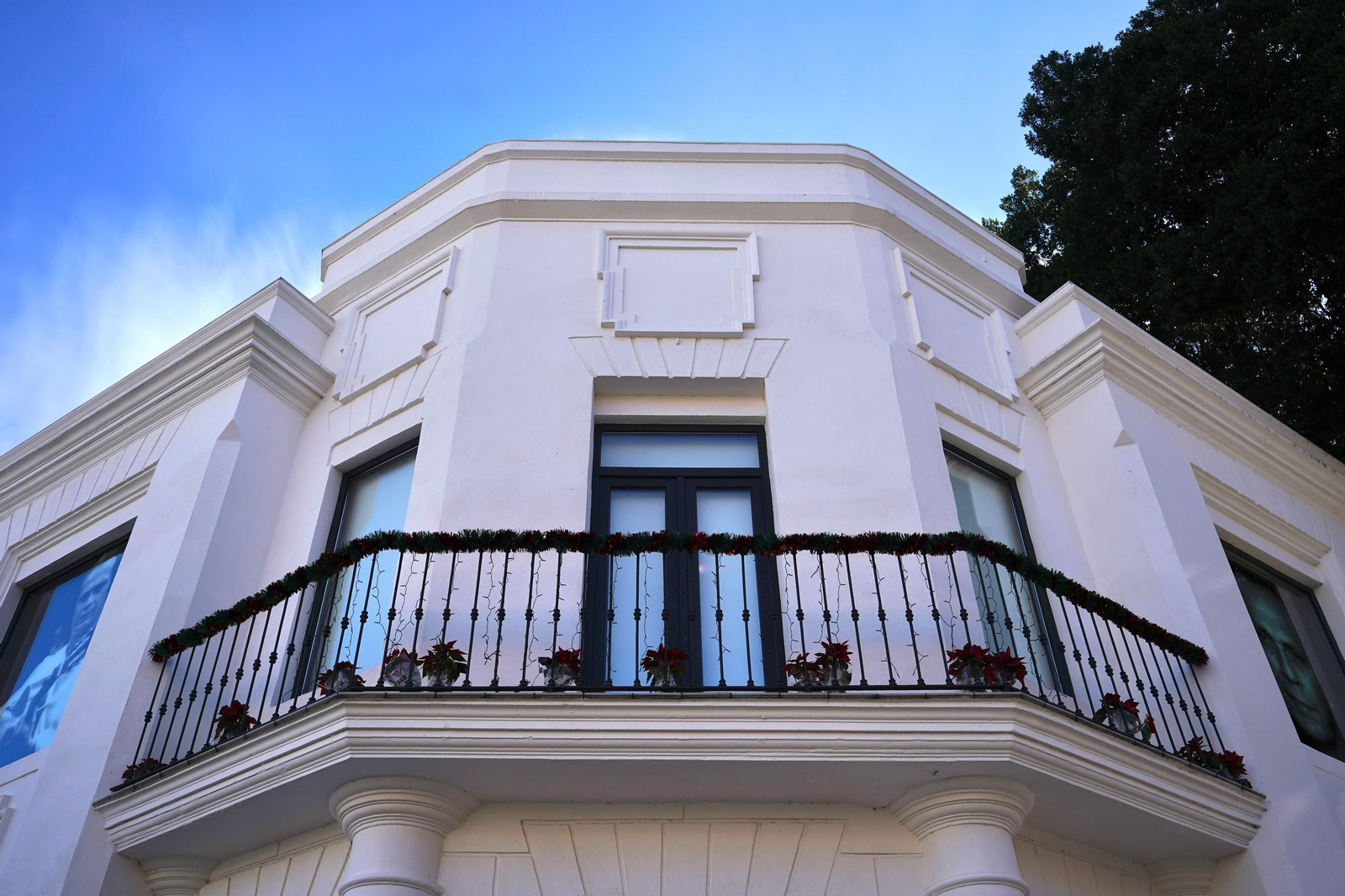 Fotos de la exposición 'Entre dos aguas' de Antonio Jesús Pérez en el Centro Paco de Lucía de Algeciras