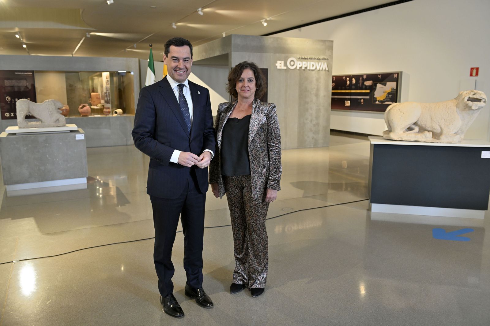 Juanma Moreno con la consejera de Salud en el Consejo de Gobierno celebrado en Jaén.