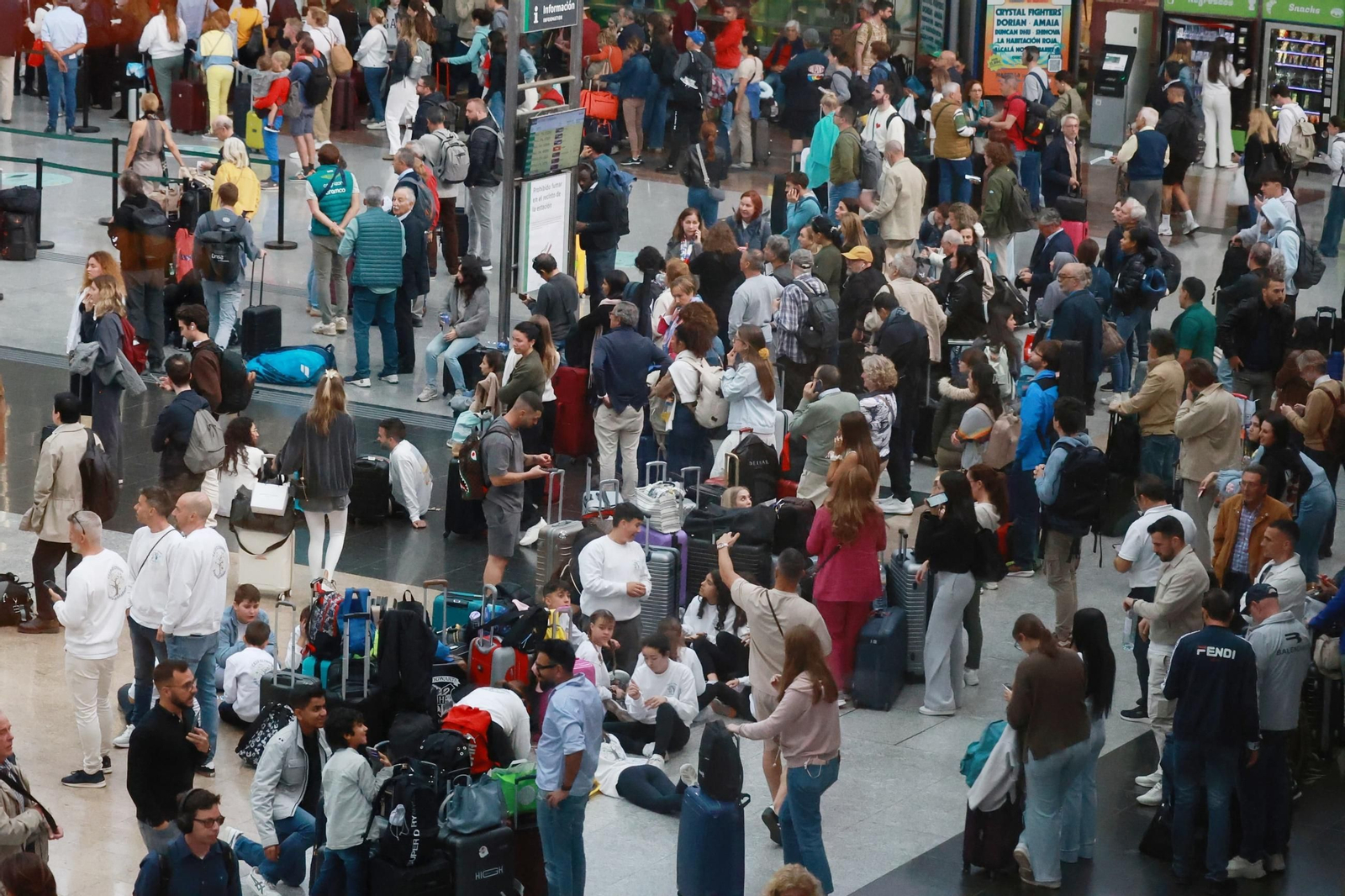 Las fotos de los retrasos en los trenes de Málaga tras el robo de cable