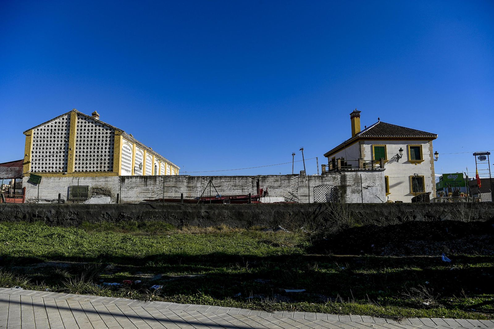 Casa Villaviciosa y secadero trasero.