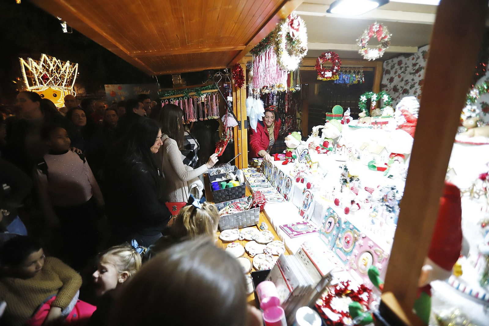 Imágenes del mercado navideño de la Plaza de las Monjas