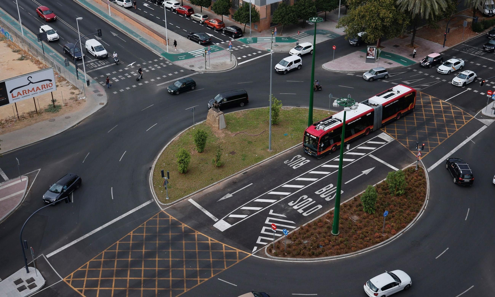 El Tranvibús por Kansas City, un Bus de Tránsito Rápido (BTR o BRT) al que le falta por ahora la prioridad semafórica.