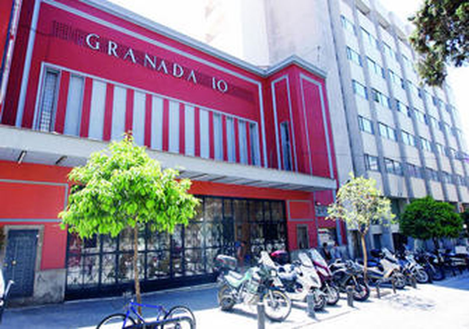 La discoteca donde se anunciaba la polémica subasta en Granada.