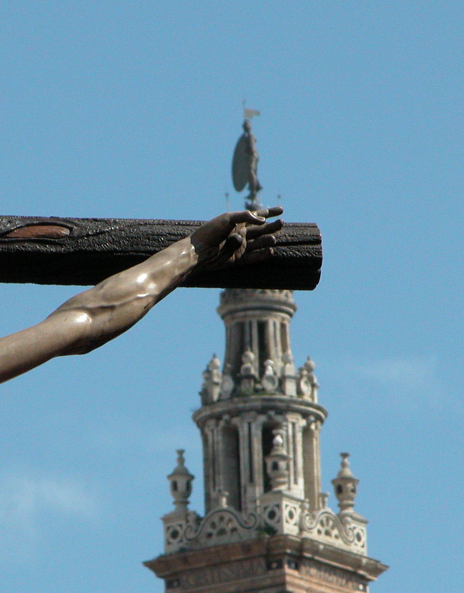 Detalle del paso de Misterio del Cristo del Desamparo y Abandono en la Semana Santa de 2004