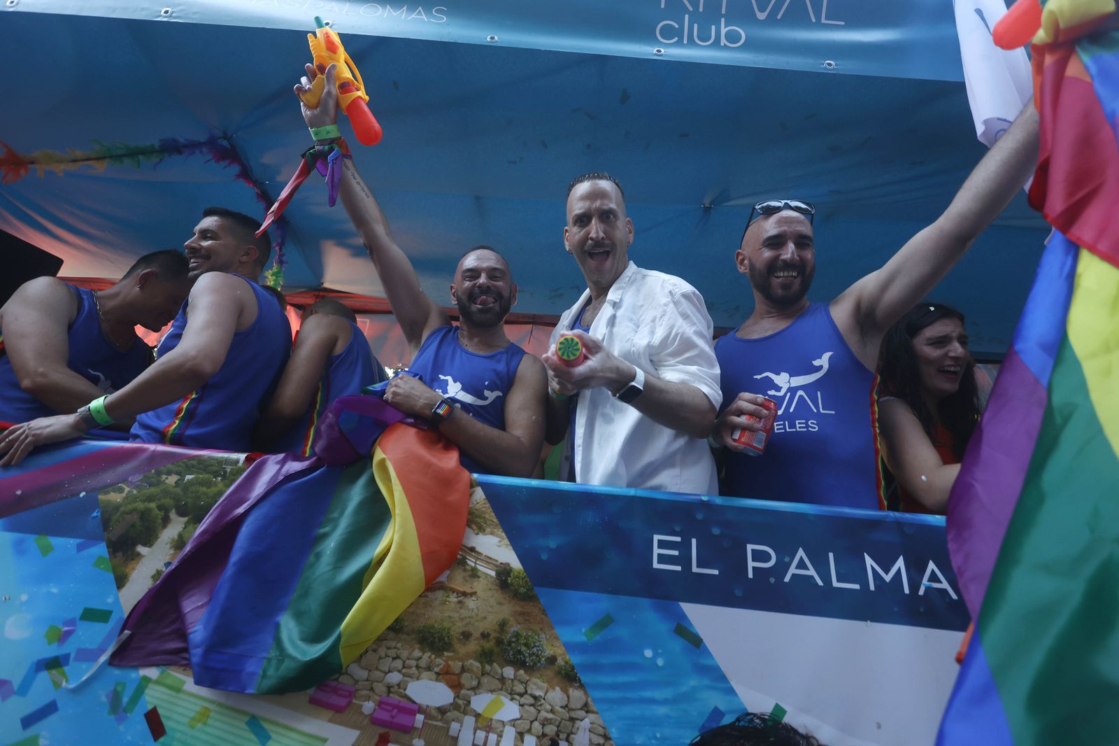 Las imágenes de la cabalgata del orgullo en Sevilla  2022
