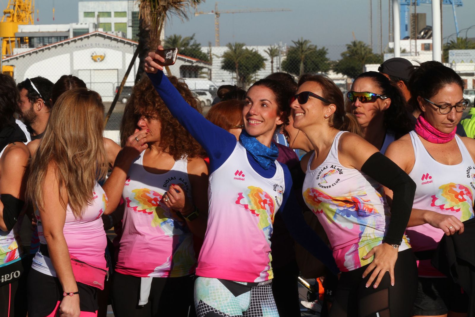Cientos de personas rinden homenaje a Laura Luelmo en una carrera en Huelva.