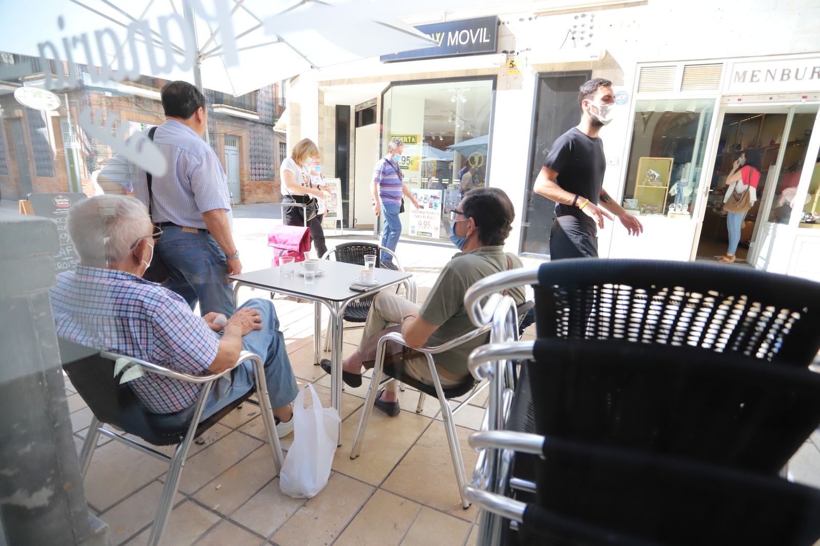 Imágenes de bares y restaurantes de la ciudad de Huelva en el inicio de la fase dos