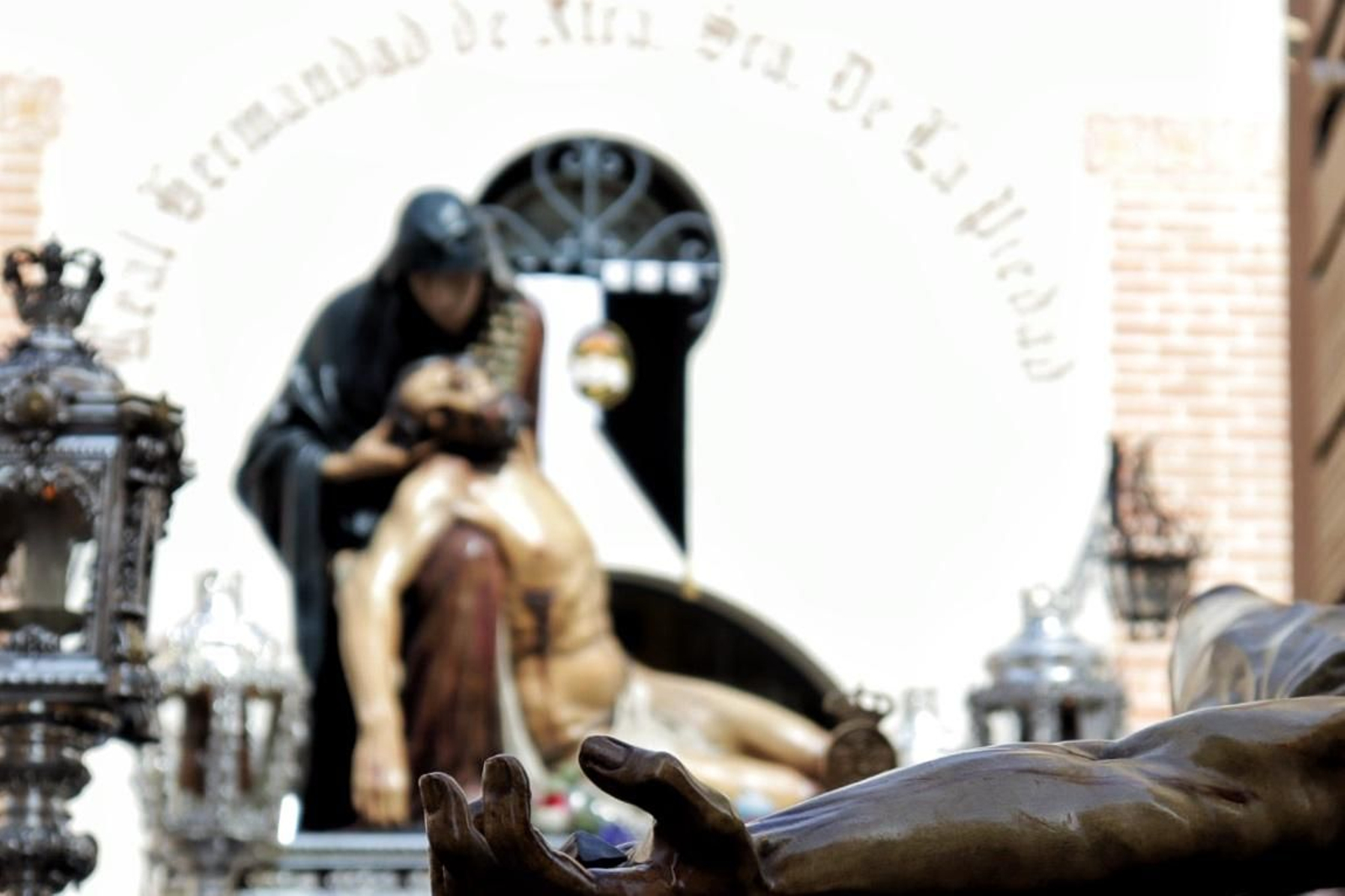 Los traslados de la Sangre y la Piedad de la Semana Santa de Málaga 2025, en imágenes