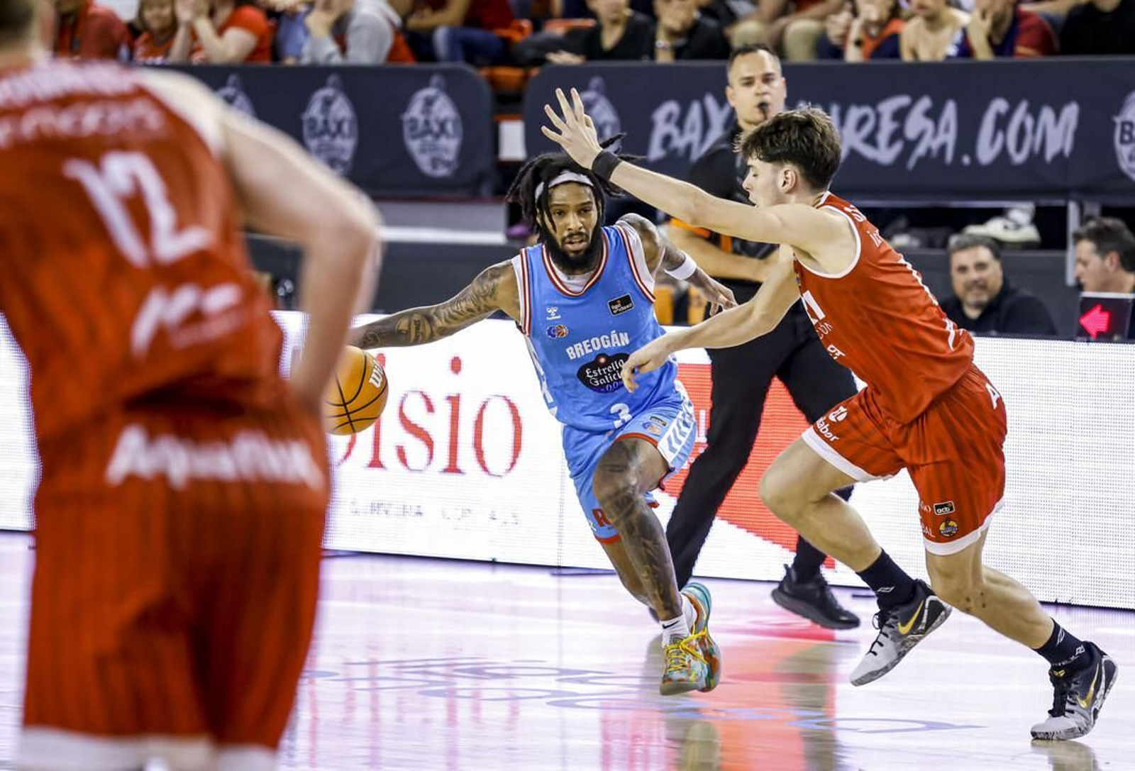 Mario Saint-Supéry brilla en el BAXI Manresa-Breogán