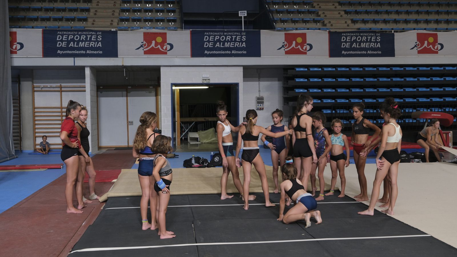 Imágenes de los entrenamientos de los gimnastas almerienses