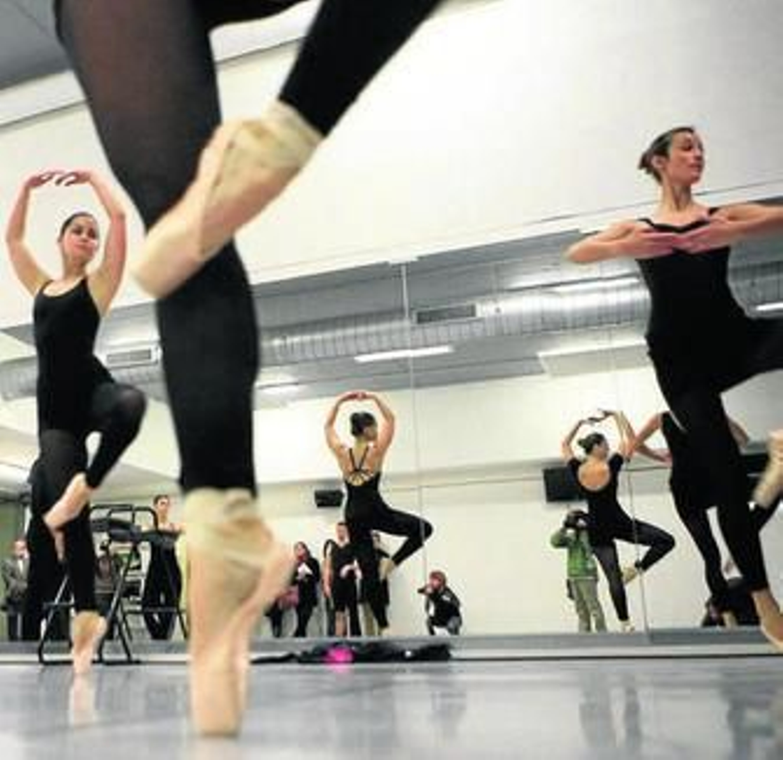 Las alumnas del aula de neoclásico del Centro Andaluz de Danza.